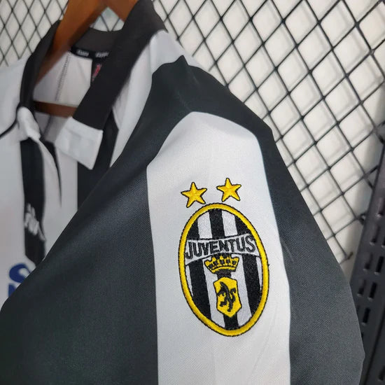 1997/1998 Retro Juventus Home Football Shirt