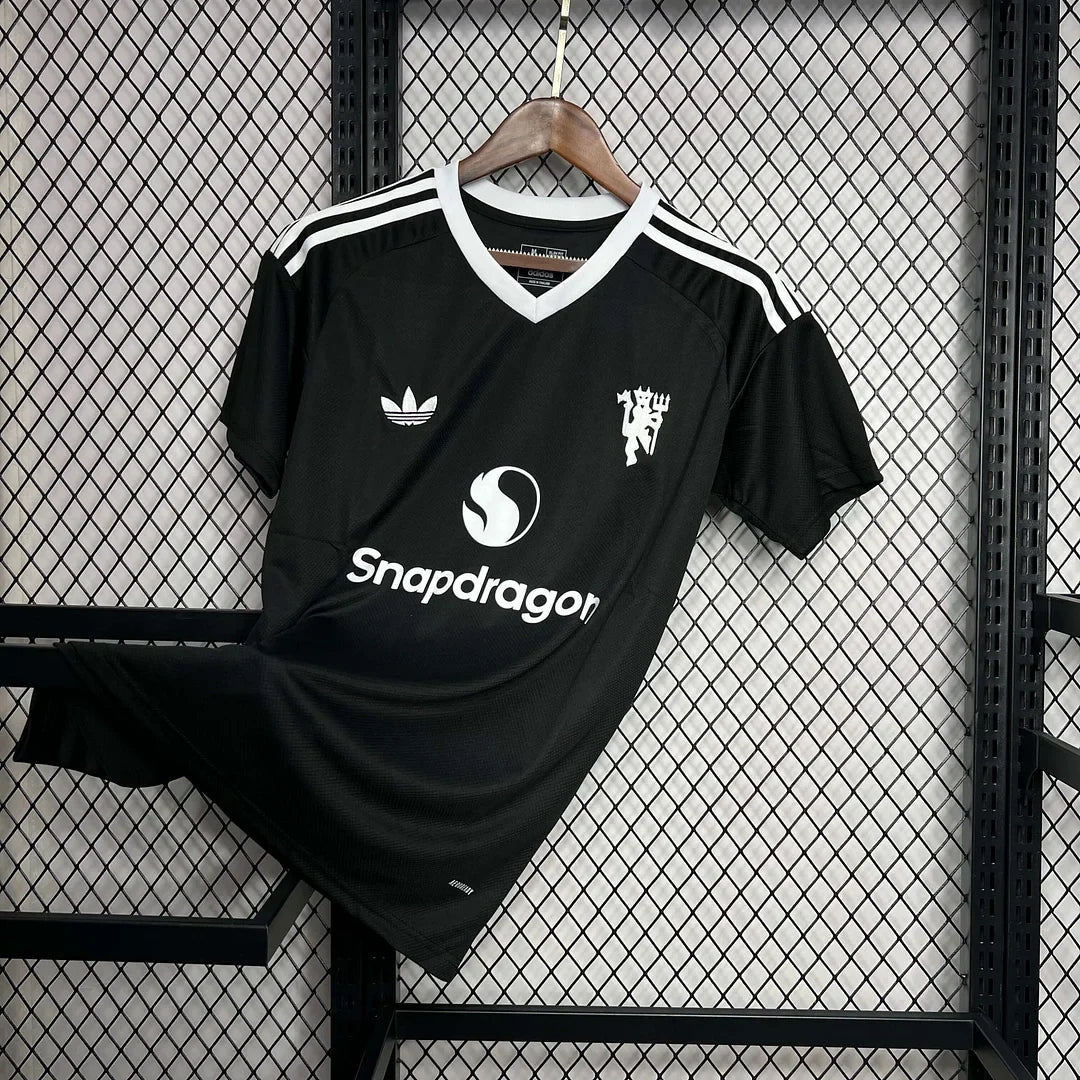 2024/2025 Manchester United Goalkeeper Football Shirt