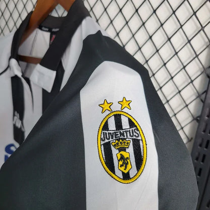1997/1998 Retro Juventus Home Football Shirt